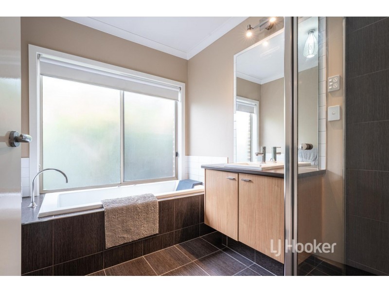 13 Vaughan Chase, Wyndham Vale VIC 3024