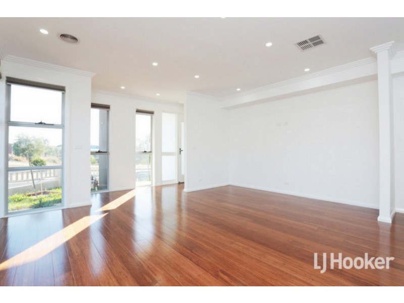 1/29 La Rochelle Boulevard,, Point Cook VIC 3030