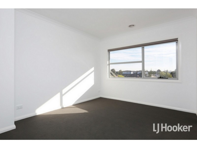 1/29 La Rochelle Boulevard,, Point Cook VIC 3030
