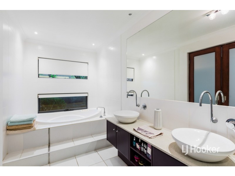 16 Lincolnheath Boulevard, Point Cook VIC 3030