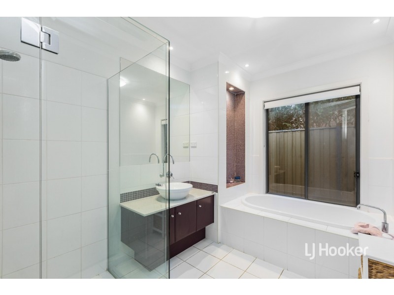 16 Lincolnheath Boulevard, Point Cook VIC 3030