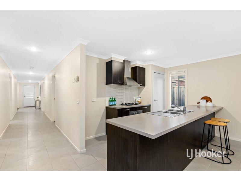 10 Peppers Avenue, Point Cook VIC 3030