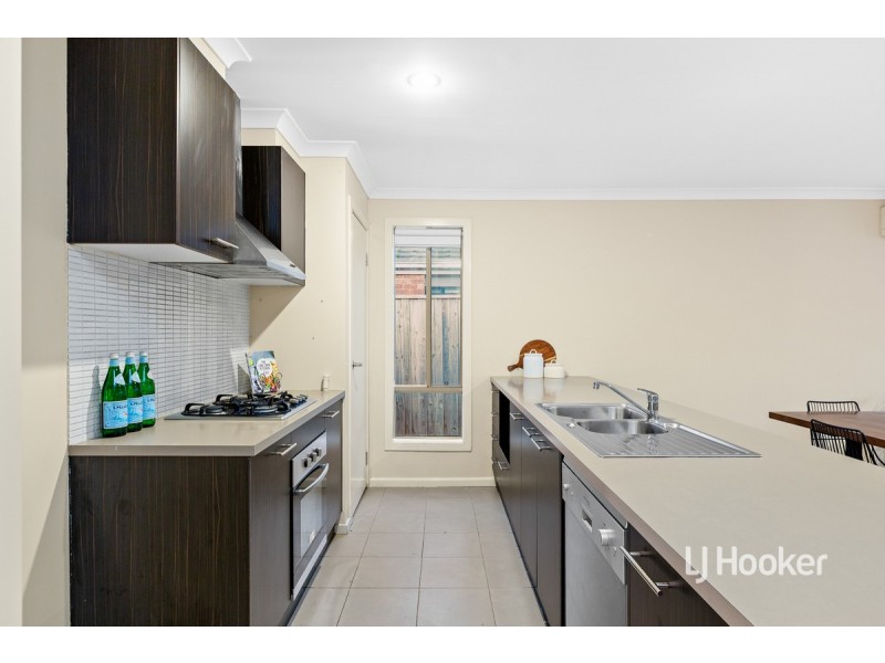 10 Peppers Avenue, Point Cook VIC 3030