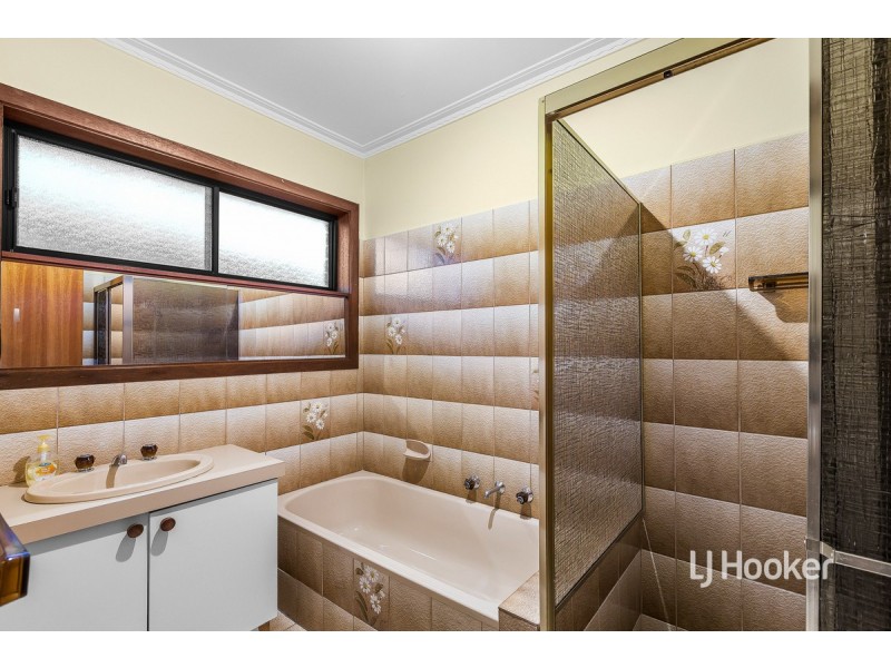 10 Hoddle Way, Altona Meadows VIC 3028