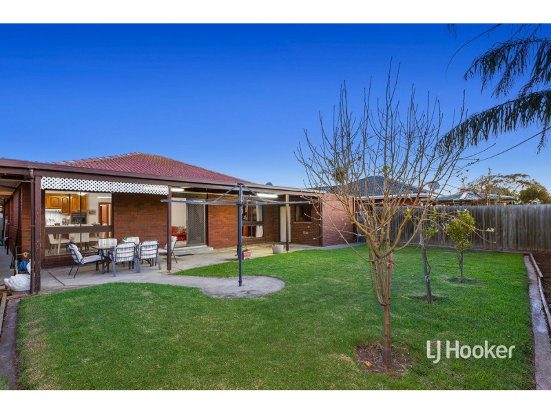 10 Hoddle Way, Altona Meadows VIC 3028