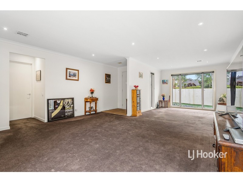 14 Signature Boulevard, Sanctuary Lakes VIC 3030