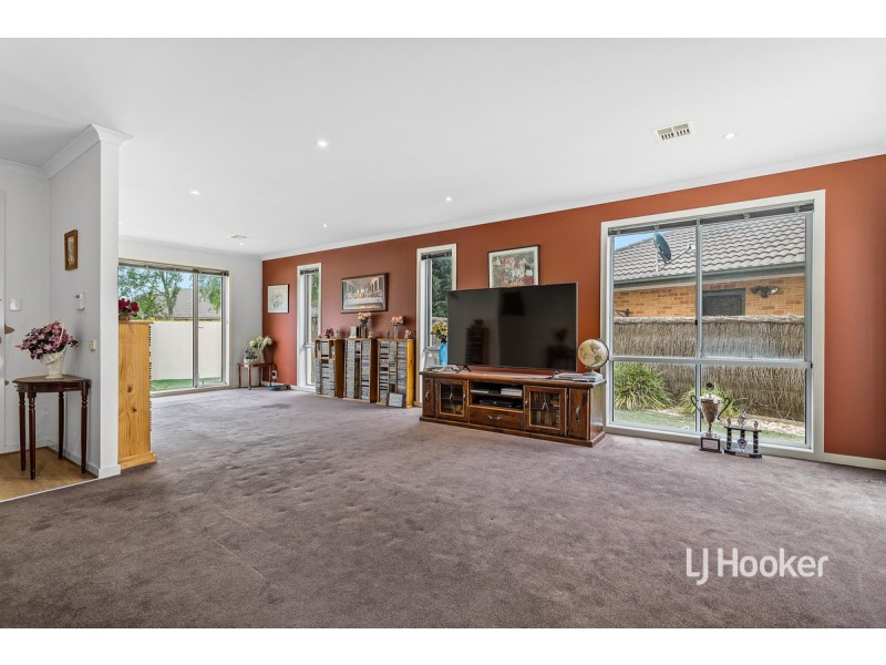 14 Signature Boulevard, Sanctuary Lakes VIC 3030