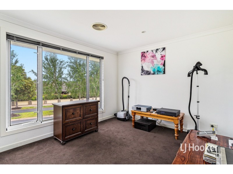 14 Signature Boulevard, Sanctuary Lakes VIC 3030