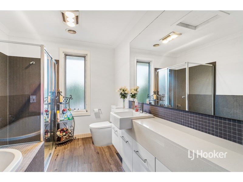 14 Signature Boulevard, Sanctuary Lakes VIC 3030