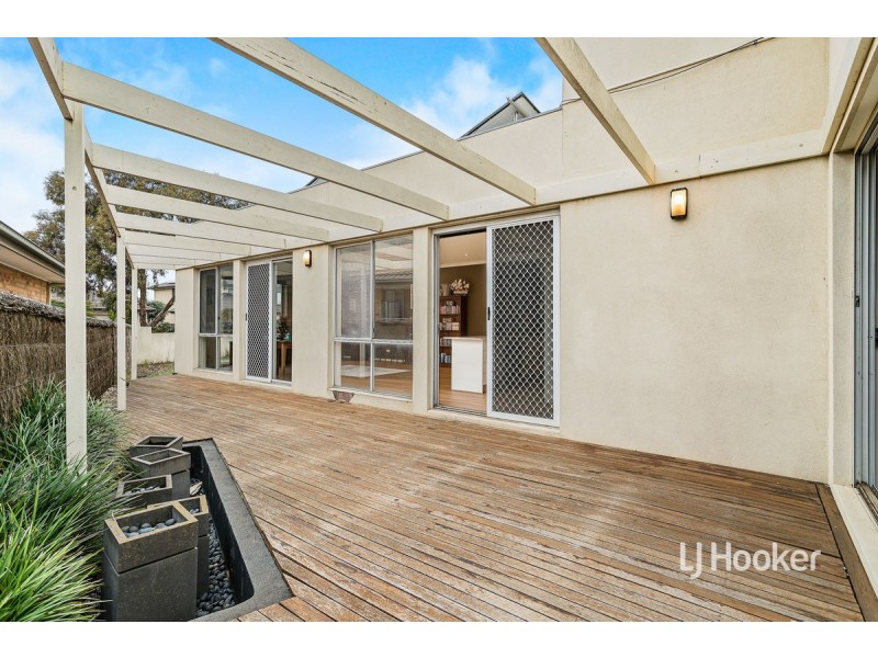 14 Signature Boulevard, Sanctuary Lakes VIC 3030