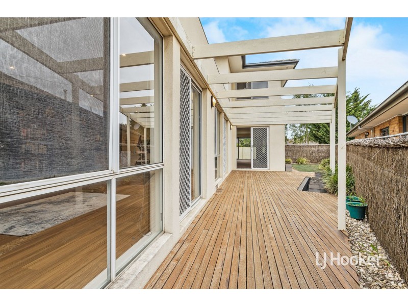 14 Signature Boulevard, Sanctuary Lakes VIC 3030