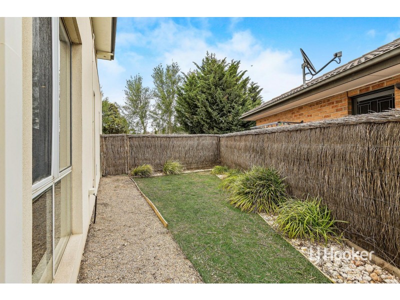 14 Signature Boulevard, Sanctuary Lakes VIC 3030