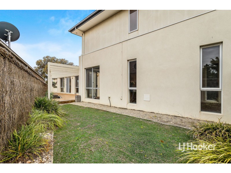 14 Signature Boulevard, Sanctuary Lakes VIC 3030
