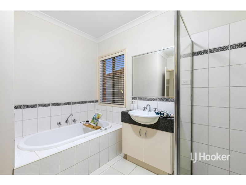 7 Hyde Park Terrace, Point Cook VIC 3030