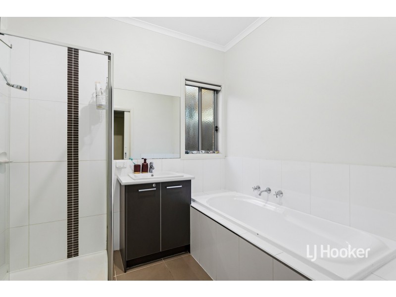 2/33 Memphis Drive, Truganina VIC 3029