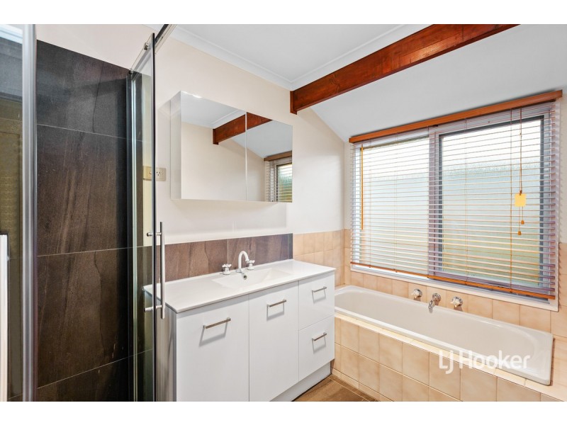 20 Sunbird Crescent, Hoppers Crossing VIC 3029