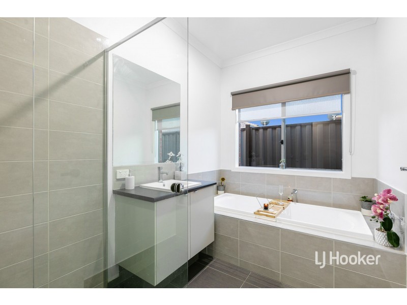 4 Countess Place, Point Cook VIC 3030