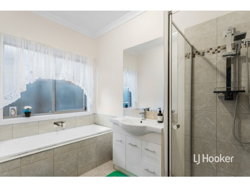 11 Viscosa Road, Brookfield VIC 3338