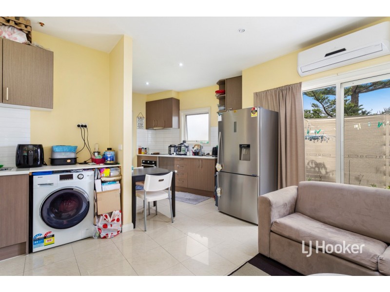8/42 Nolan Avenue, Brooklyn VIC 3012