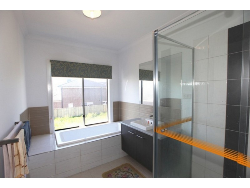 45 Barnstormer Boulevard, Point Cook VIC 3030