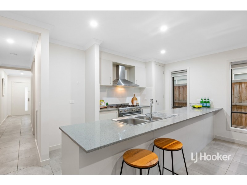 104 Grassbird Drive, Point Cook VIC 3030