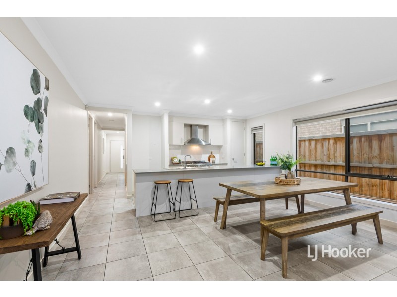 104 Grassbird Drive, Point Cook VIC 3030