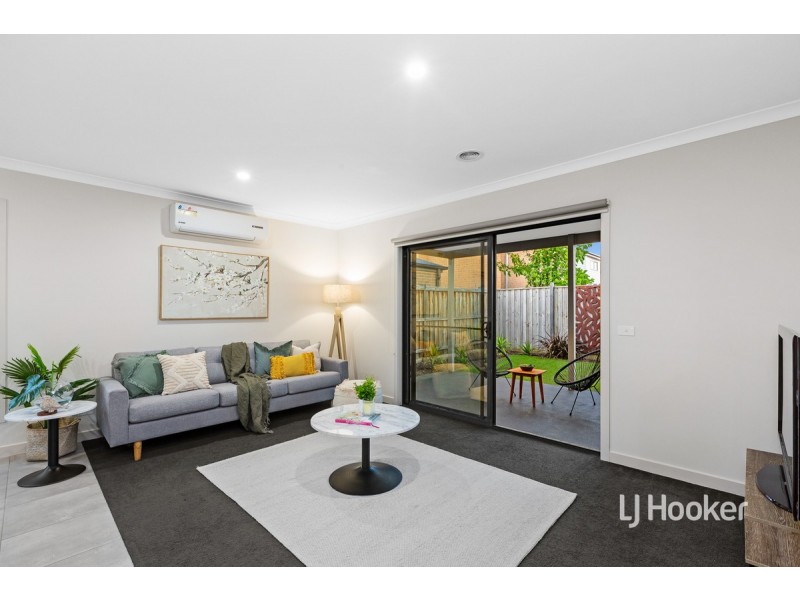 104 Grassbird Drive, Point Cook VIC 3030