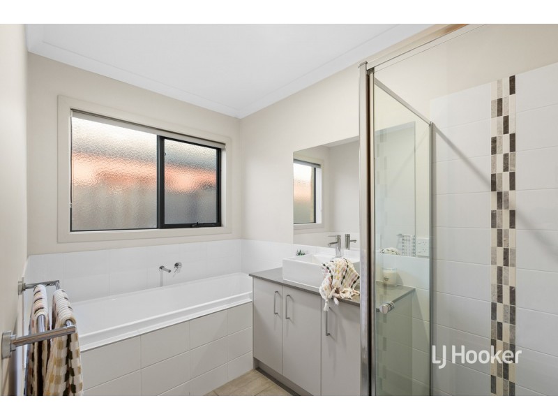 104 Grassbird Drive, Point Cook VIC 3030