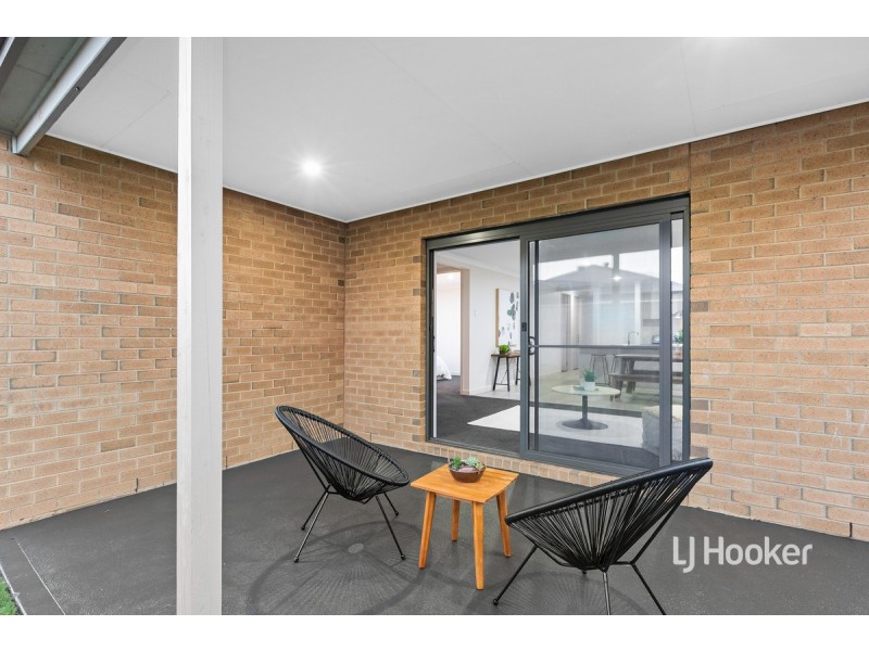 104 Grassbird Drive, Point Cook VIC 3030