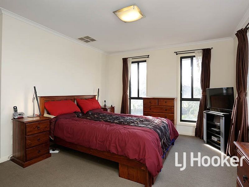 31 Emily Crescent, Point Cook VIC 3030