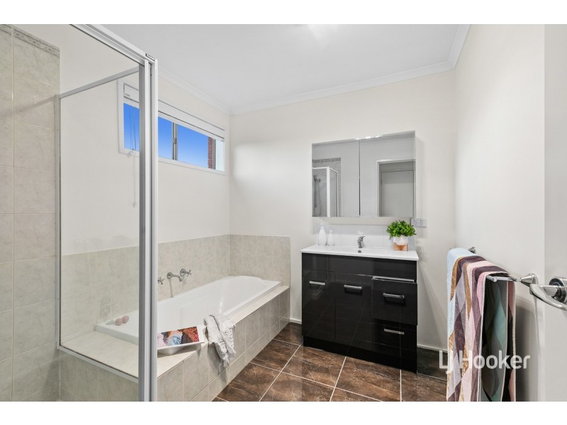 10 Fennel Drive, Point Cook VIC 3030