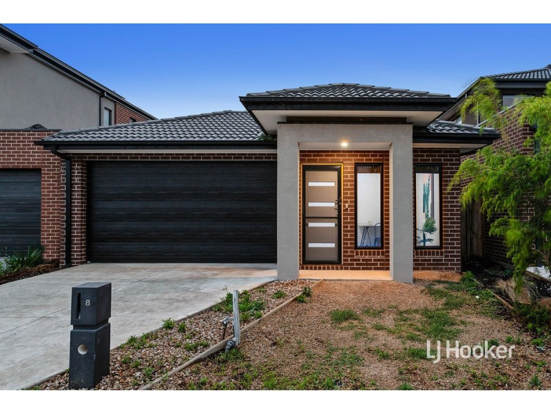 8 Postema Drive, Point Cook VIC 3030