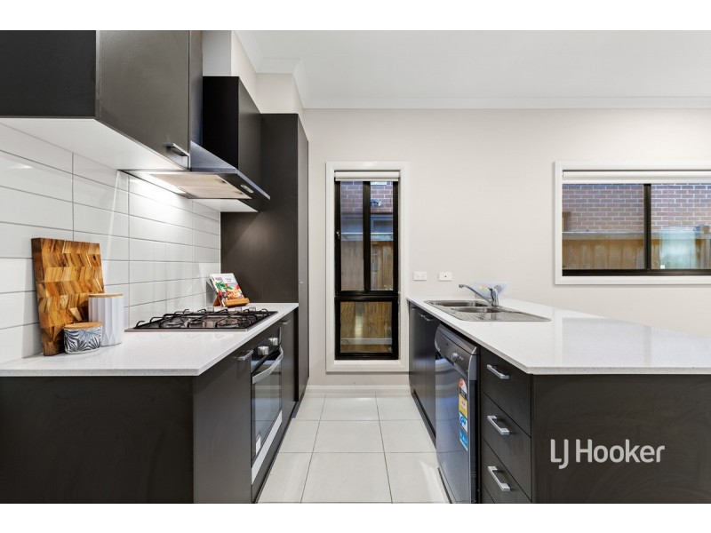 8 Postema Drive, Point Cook VIC 3030