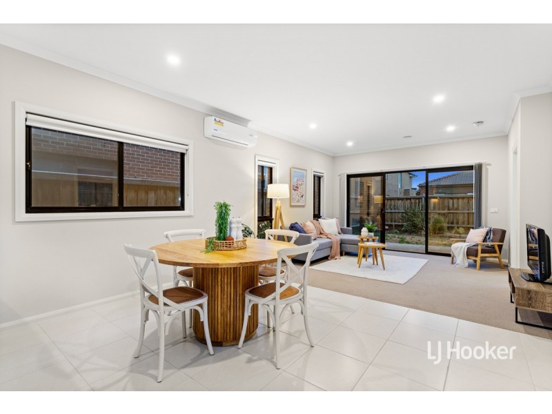 8 Postema Drive, Point Cook VIC 3030