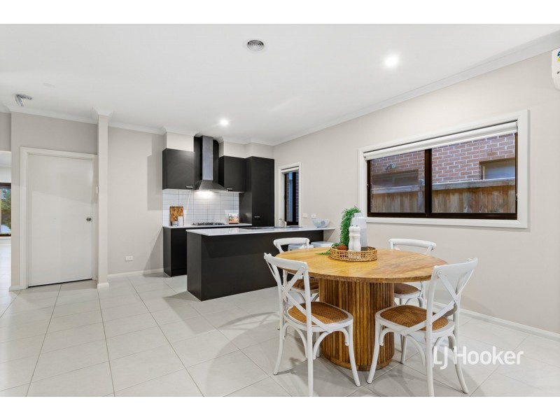 8 Postema Drive, Point Cook VIC 3030