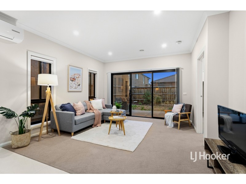 8 Postema Drive, Point Cook VIC 3030