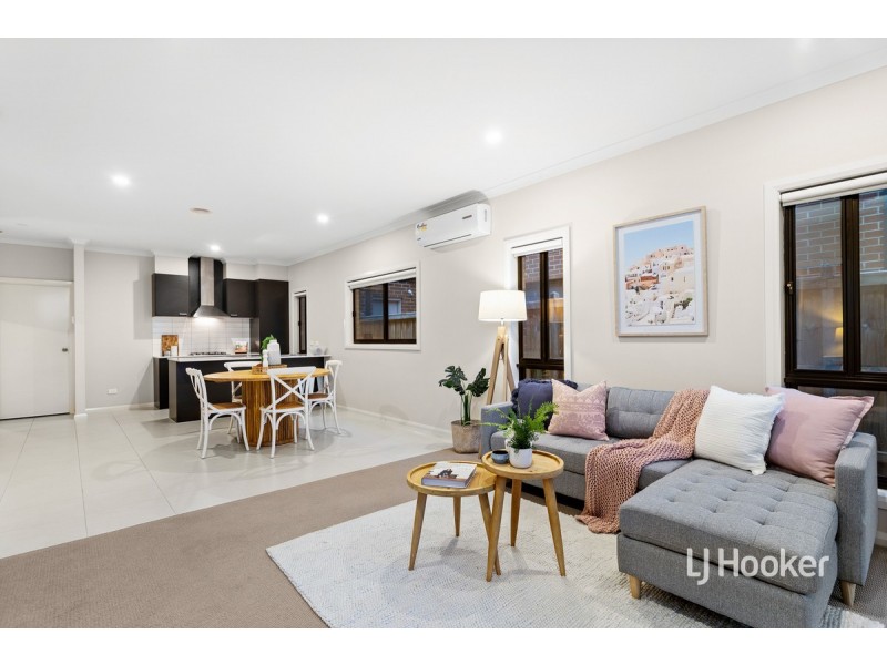 8 Postema Drive, Point Cook VIC 3030