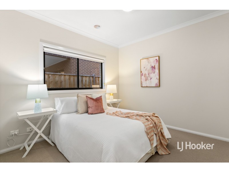 8 Postema Drive, Point Cook VIC 3030