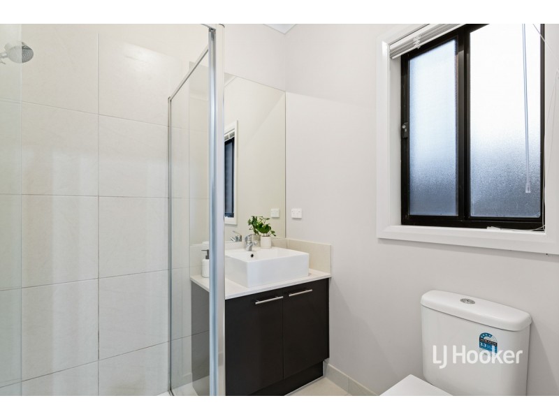 8 Postema Drive, Point Cook VIC 3030