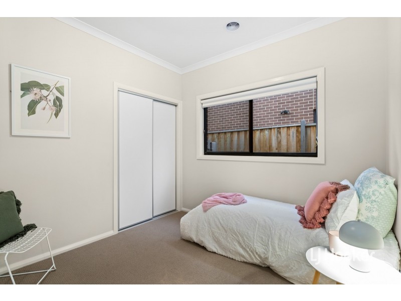 8 Postema Drive, Point Cook VIC 3030