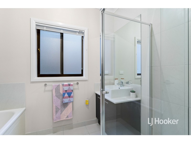 8 Postema Drive, Point Cook VIC 3030