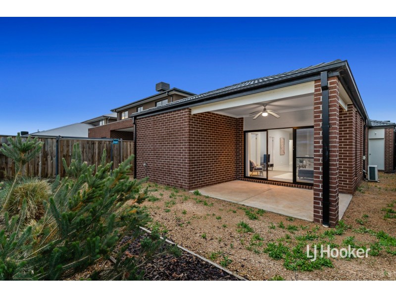 8 Postema Drive, Point Cook VIC 3030