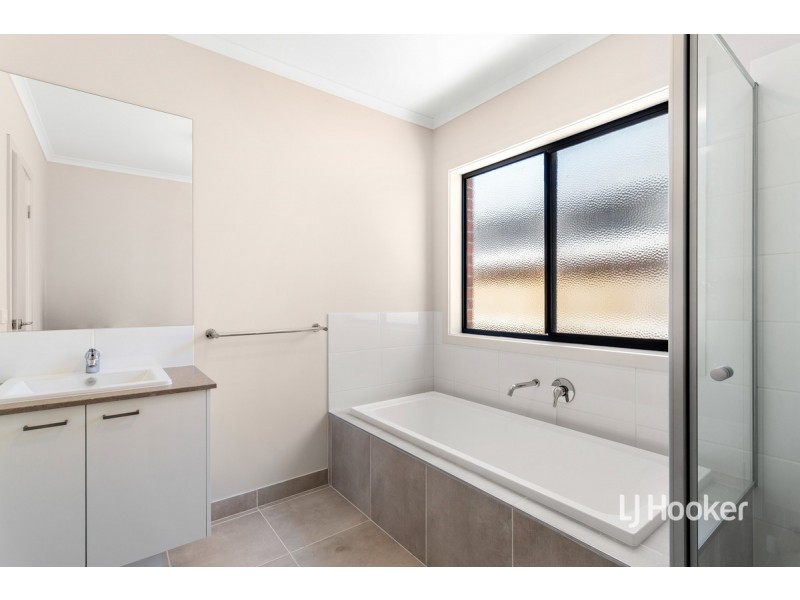 20 Mervyn Way, Mambourin VIC 3024