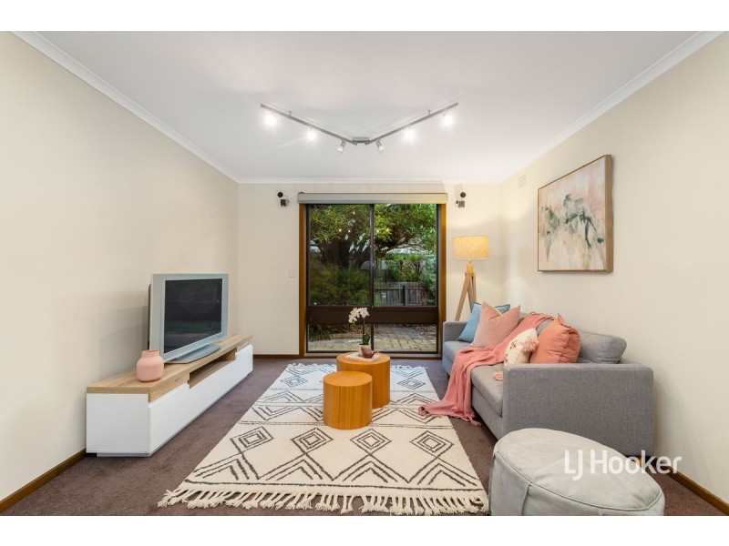 17 McIntyre Drive, Altona VIC 3018