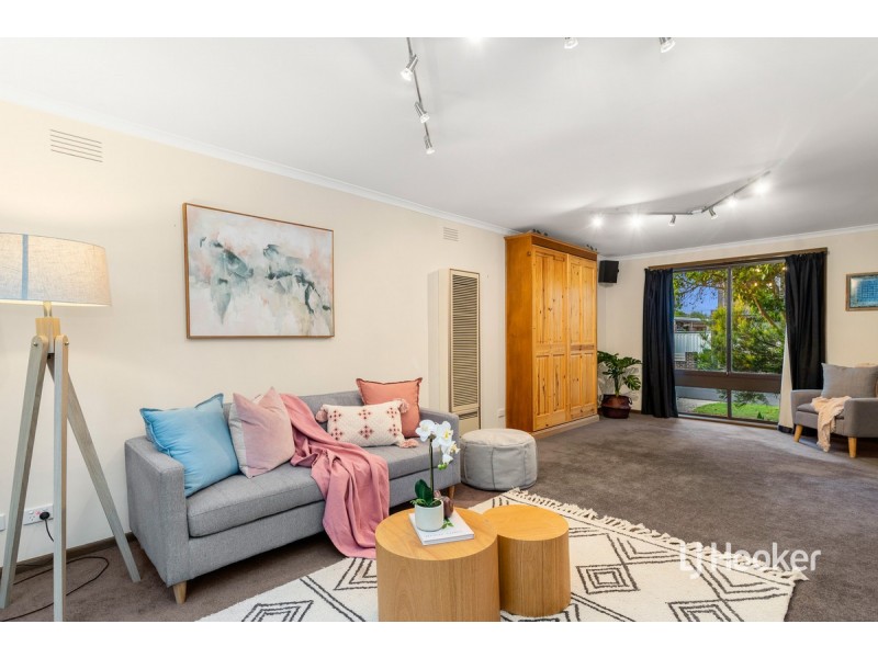 17 McIntyre Drive, Altona VIC 3018