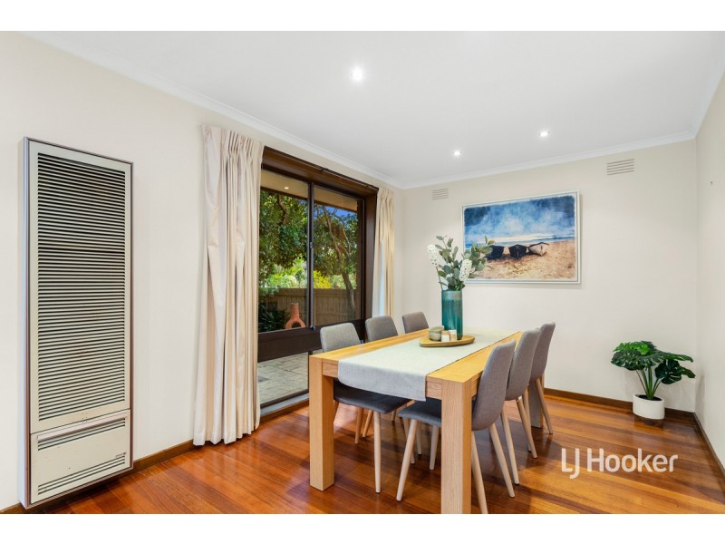 17 McIntyre Drive, Altona VIC 3018