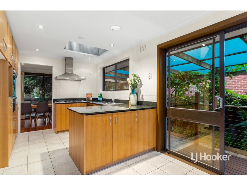 17 McIntyre Drive, Altona VIC 3018