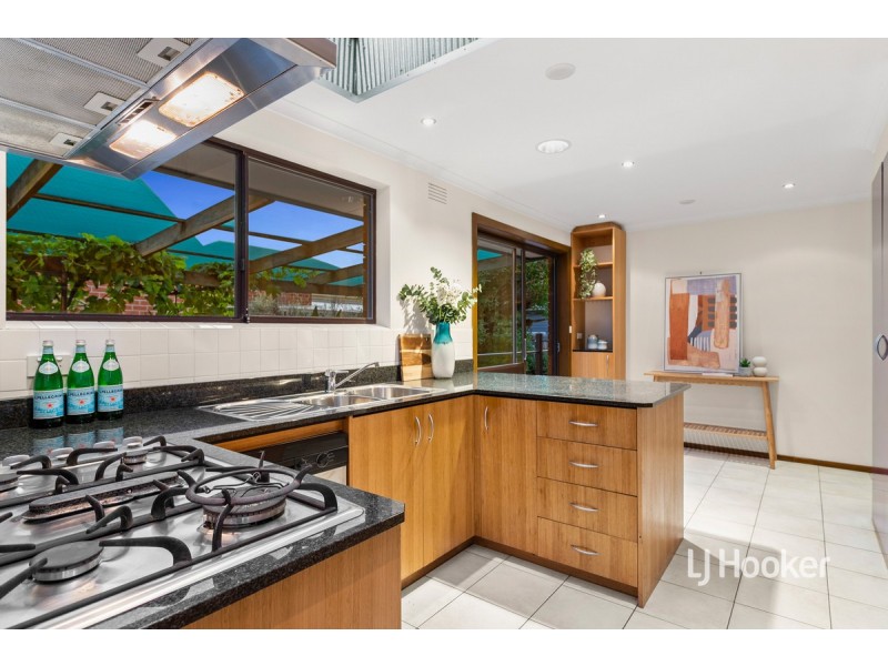 17 McIntyre Drive, Altona VIC 3018