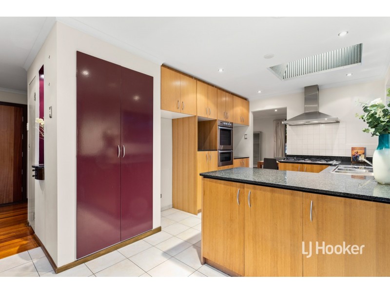 17 McIntyre Drive, Altona VIC 3018