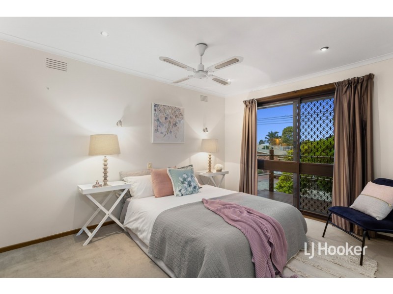 17 McIntyre Drive, Altona VIC 3018